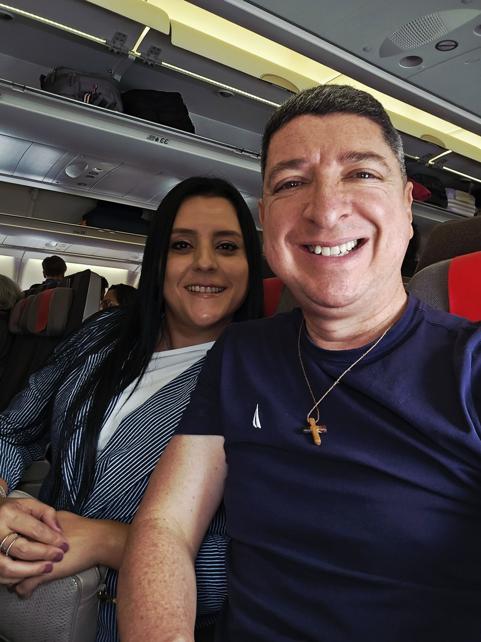 ¡Ya está en Costa Rica! El influencer Johan Sandí Fernández5, conocido en redes sociales como “El Manudito y también como “El Flaco Sandí”, llegó al aeropuerto Juan Santamaría a las 3 de la tarde.