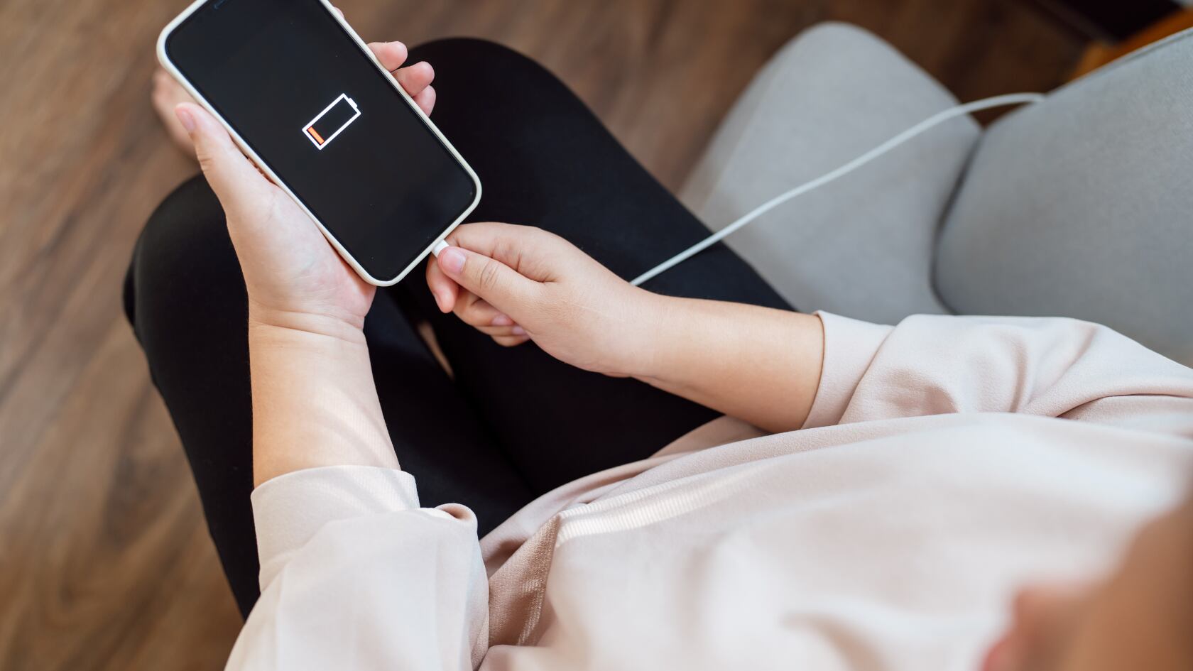 Una turista compartió en Facebook cómo le cobraron por cargar su celular en un restaurante de Italia. El caso se viralizó por su polémico cobro.