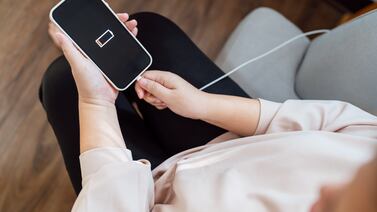 ¿Por qué los celulares se calientan y qué riesgos tiene?