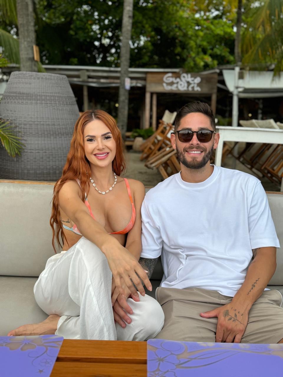 Jonathan Moya y su promedita Joseliine Valverde