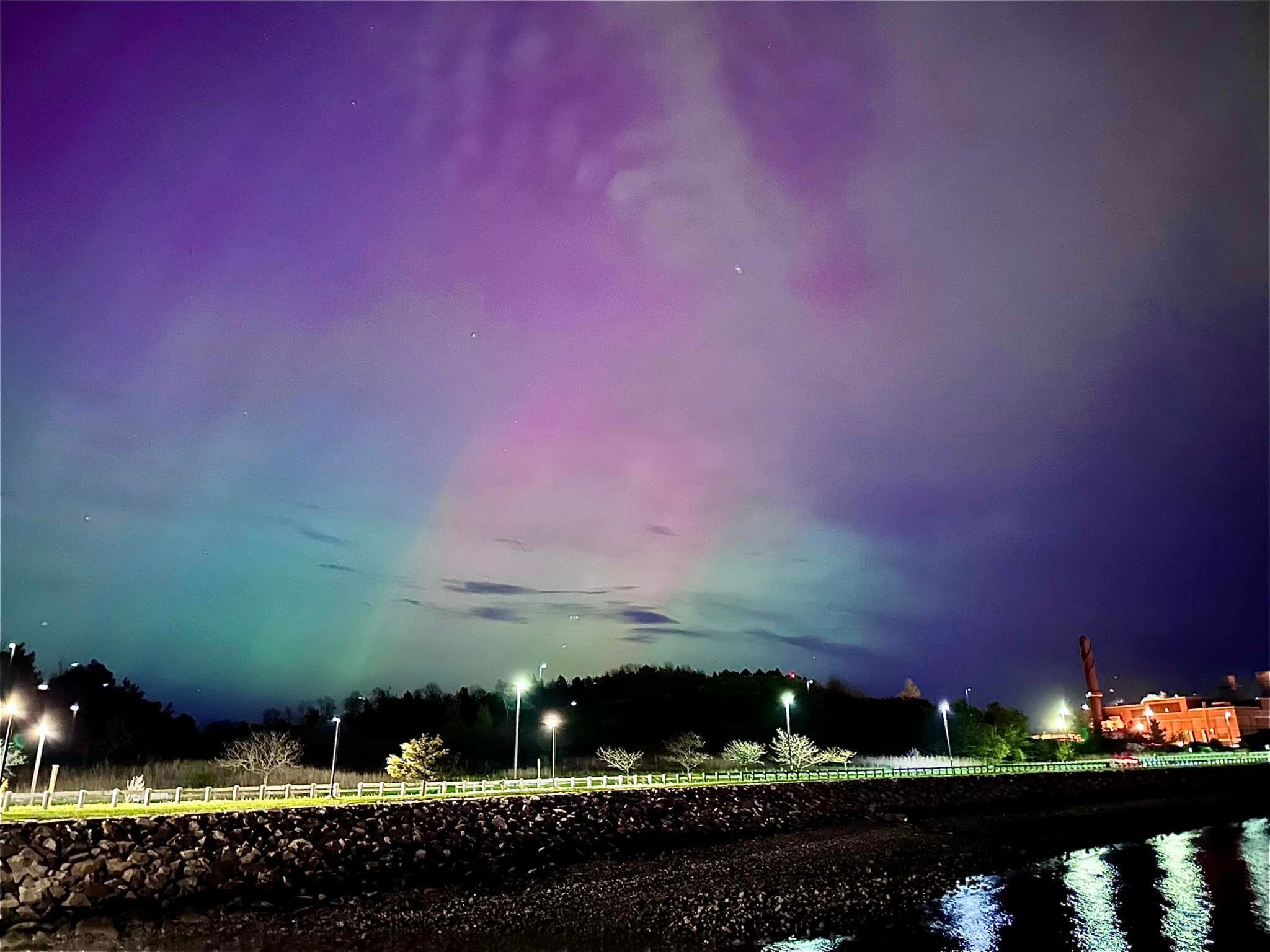 Justo el pasado 11 de mayo el costarricense y exjugador de Liga Deportiva Alajuelense, Eduardo Araya Pereira, estaba cumpliendo 53 años de edad y le tocó disfrutar de auroras boreales en Boston, Estados Unidos.