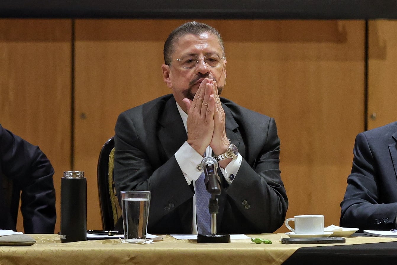 22/08/2025 El presidente de la República, Rodrigo Chaves, comparece hoy en el Salón de Expresidentes y Expresidenta de la República, ante la comisión legislativa especial encargada de determinar si procede abrirle una causa penal en su contra. y ministro de Cultura Jorge Rodríguez. Foto John Durán