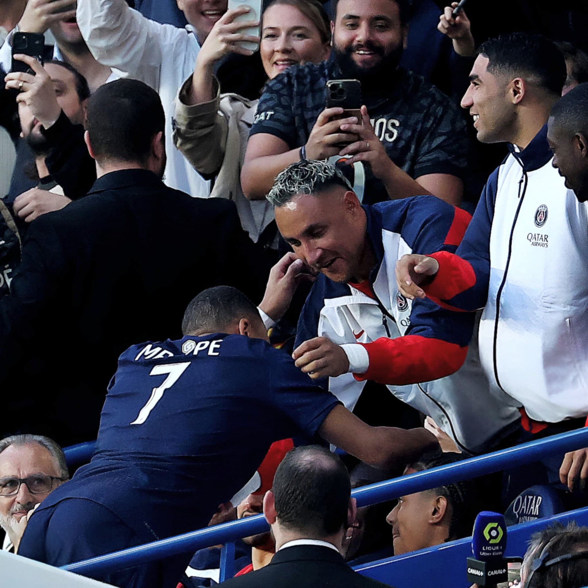 Kylian Mbappé celebró con Keylor Navas