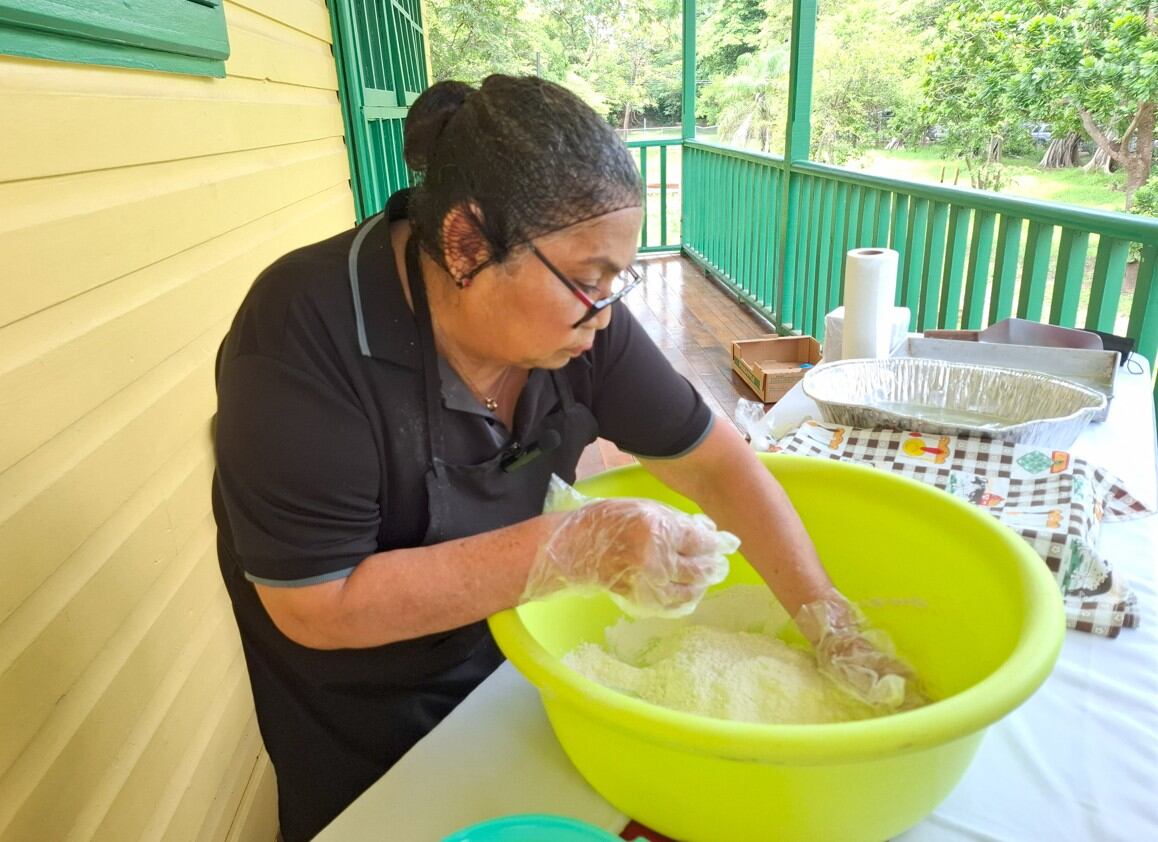 El delicioso pan llamado Sabrocera que comen los estudiantes del CTP de Cañas