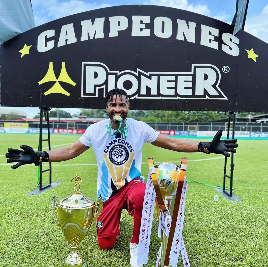 Patrick Pemberton celebró su regreso a la primera división, ahora con Santa Ana. Foto: Instagram