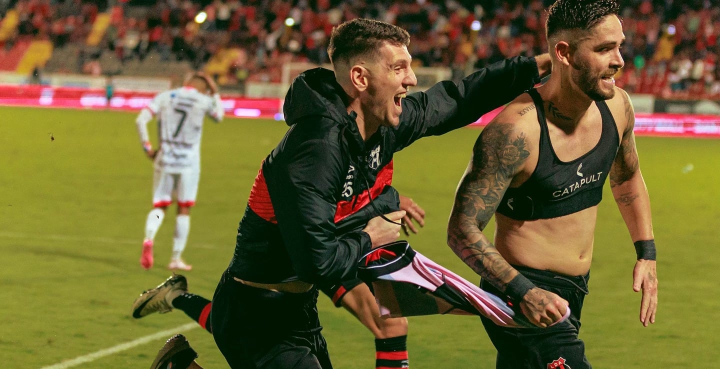 Alberto Toril impresionó a muchos con su reacción espontánea en el gol de Jonathan Moya.