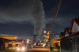 ¡Última hora! Bomberos atienden incendio de grandes proporciones en El Guarco