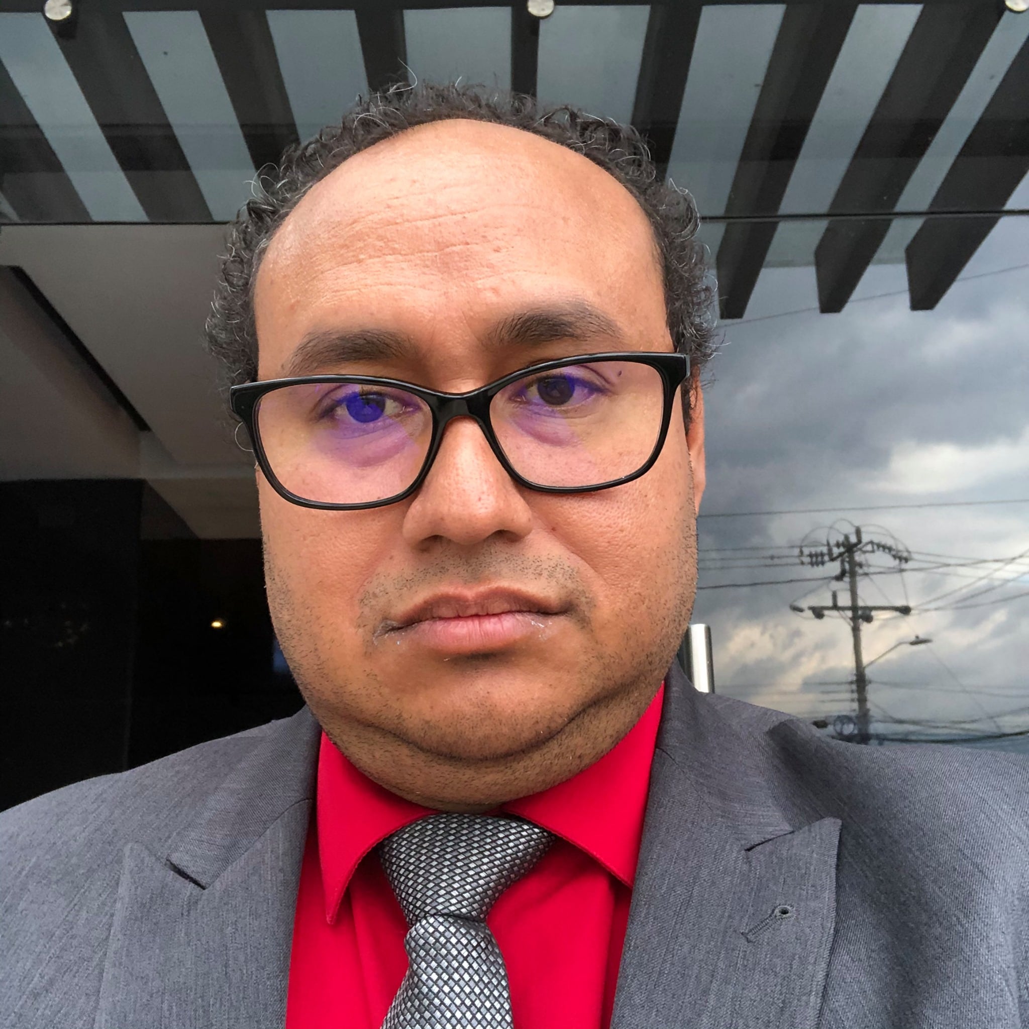 El doctor psiquiatra Miguel Ángel Cuadra Goyenaga, de 49 años, habría vivido un verdadero milagro luego de permanecer desaparecido durante más de 50 horas tras sufrir un accidente de tránsito. Foto: Tomada de redes sociales