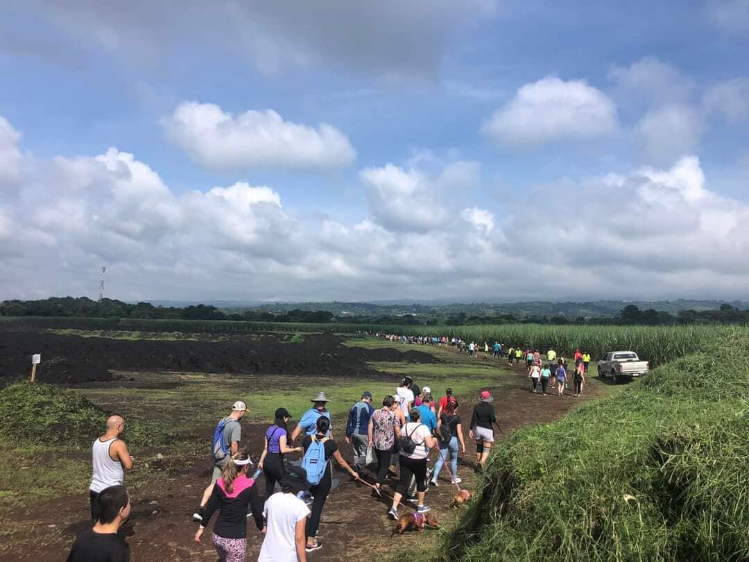 Caminata familiar con mascotas organizada por coopevictoria