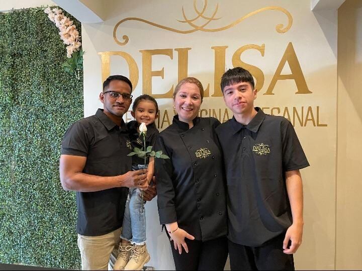 Venezolana llegó a Costa Rica con un bolso y ahora tiene un negocio