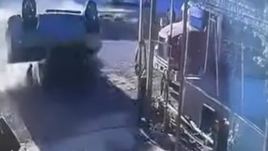 Este es el aterrador relato de colegiala que casi muere al volcar un carro cuando iba a un examen
