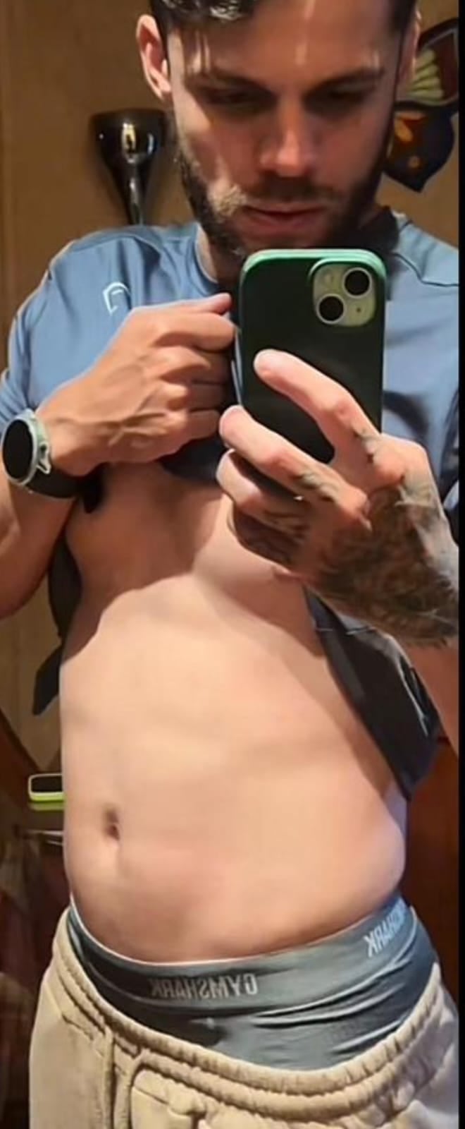 El fisico actual de Mayron ahora que dejó de entrenar y solo comiendo mal