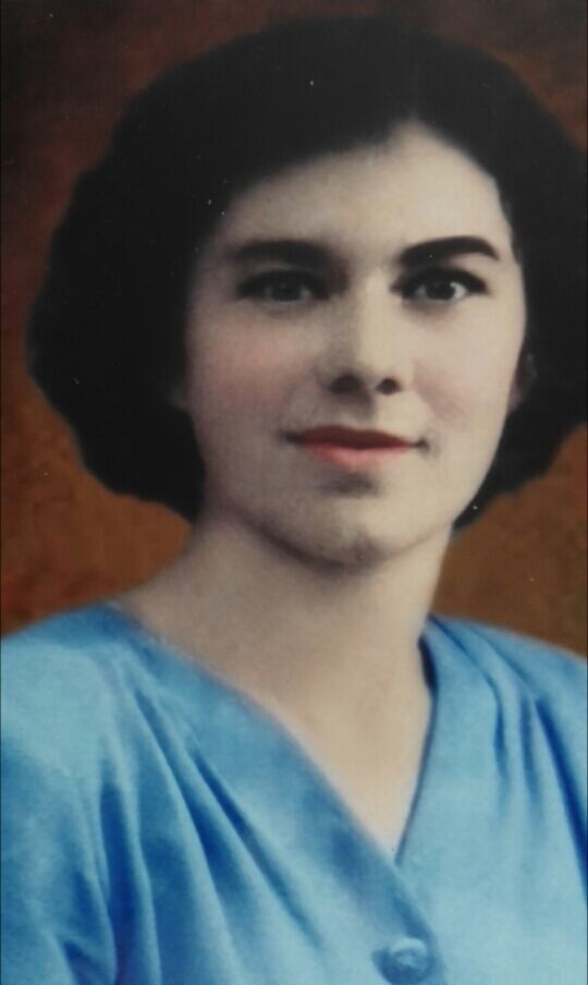 María de los Ángeles Campos Villalobos, la Niña Marielos, nació el 2 de noviembre de 1921 y este 2021 celebró sus 100 años; es una educadora muy querida por exalumnos y vecinos de San Isidro de Heredia.