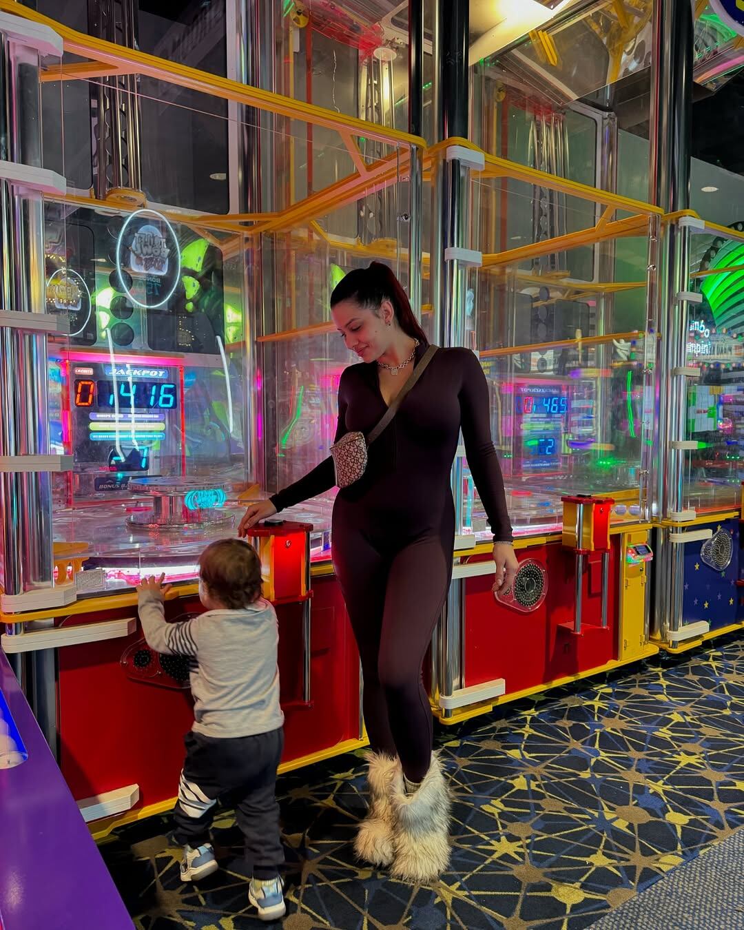 La modelo Youcenar Castro, pareja de Bryan Ganoza, habló el fin de semana del gran milagro que pasó con su hijo Bastian, el menor de la familia.