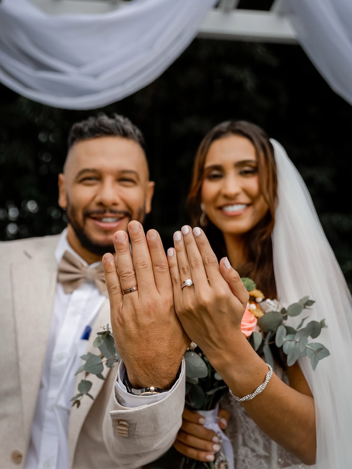 Alonso Solís y su esposa Lillibeth González en su boda 29 de agosto de 2026
