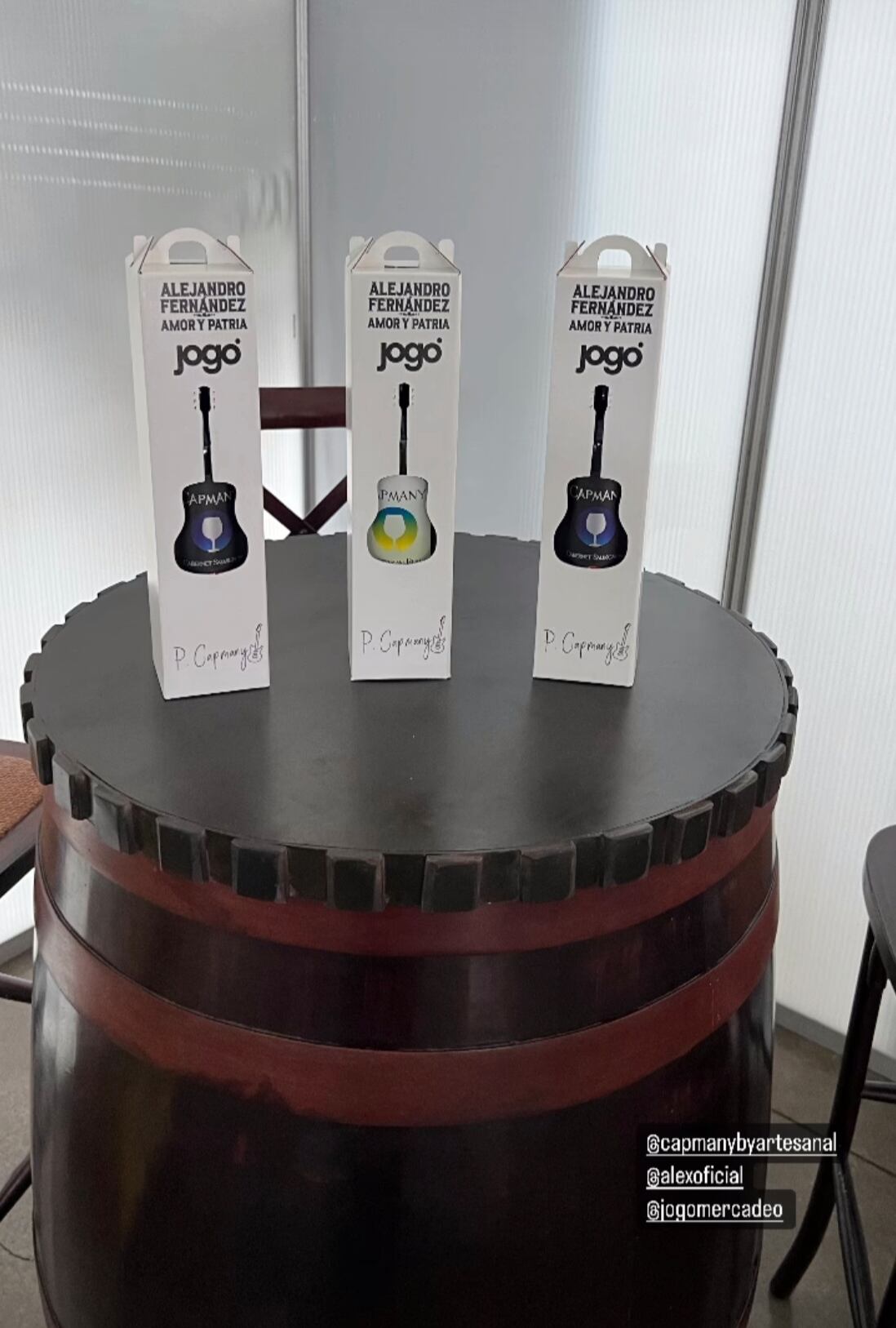 Pedro Capmany fue el que puso las  botellas de vino que pidió Alejandro Fernández que le tuvieran en su camerino.