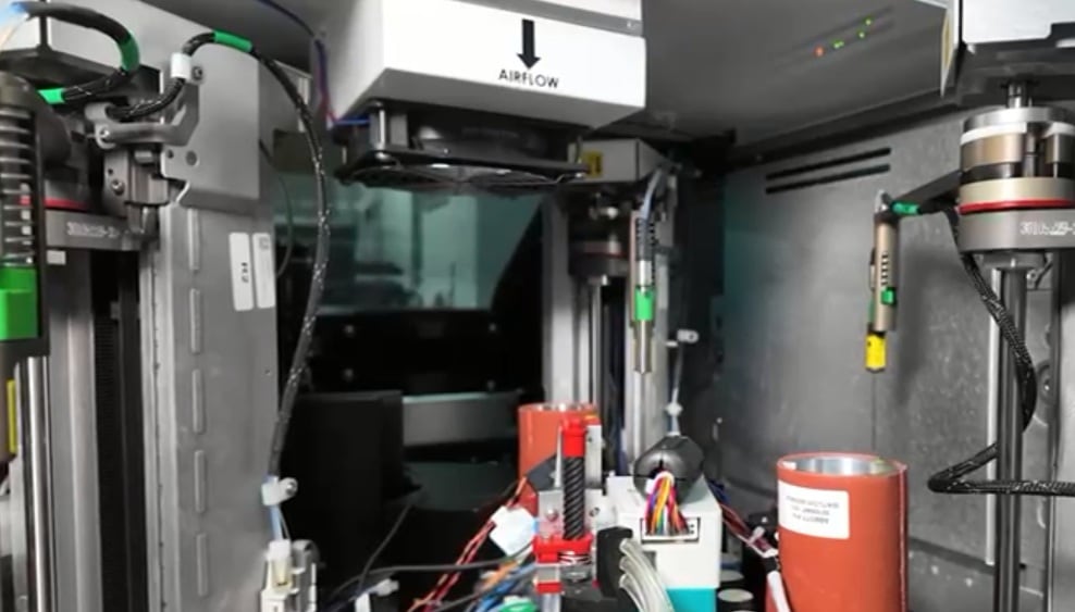 El hospital San Juan de Dios tiene un robot que se encarga de agilizar el sistema preanalítico de las muestras hormonales.