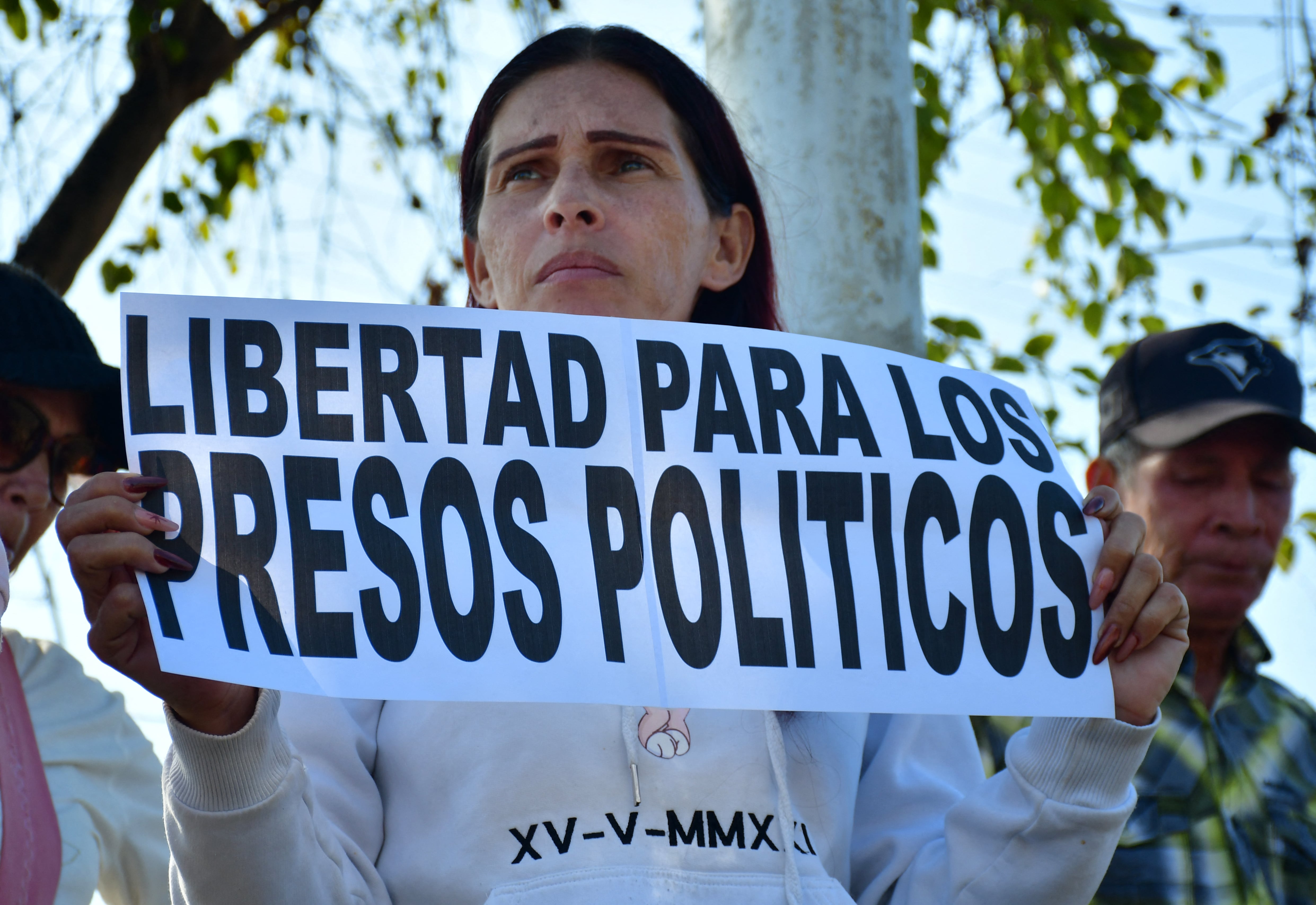 Las excarcelaciones se producen en un contexto de tensiones políticas, organizaciones estiman que aún hay cientos de presos políticos en el país.