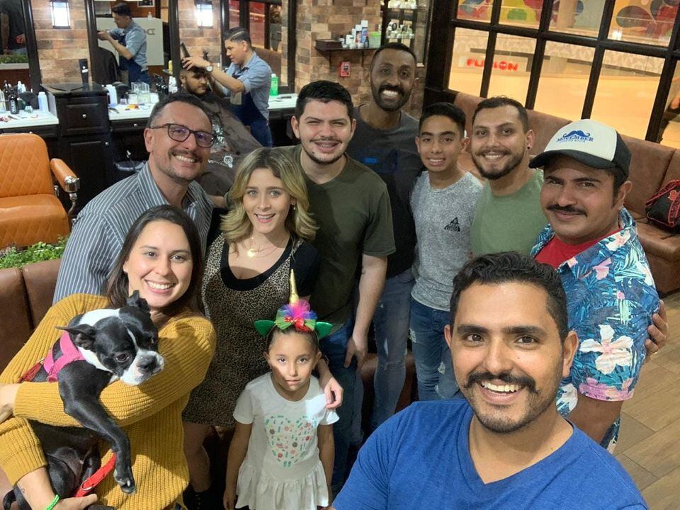 Hace diez años don Carlos Araya, quien tiene 42 años, fue uno de los primeros que sin pelos en la lengua les decía a los hombres mayores de 45 años que el examen de tacto de próstata tenía que ser algo normal una vez al año y que se debían realizar autoexámenes testiculares