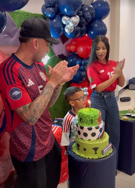 Francisco Calvo celebró con todo el cumpleaños de su hijo Gael. Instagram.