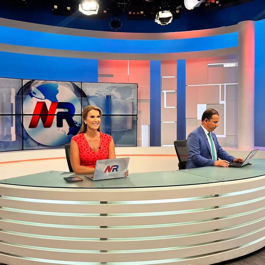 Patricia Figueroa, presentando Noticias Repretel en su regreso el martes 6 de febrero de 2024