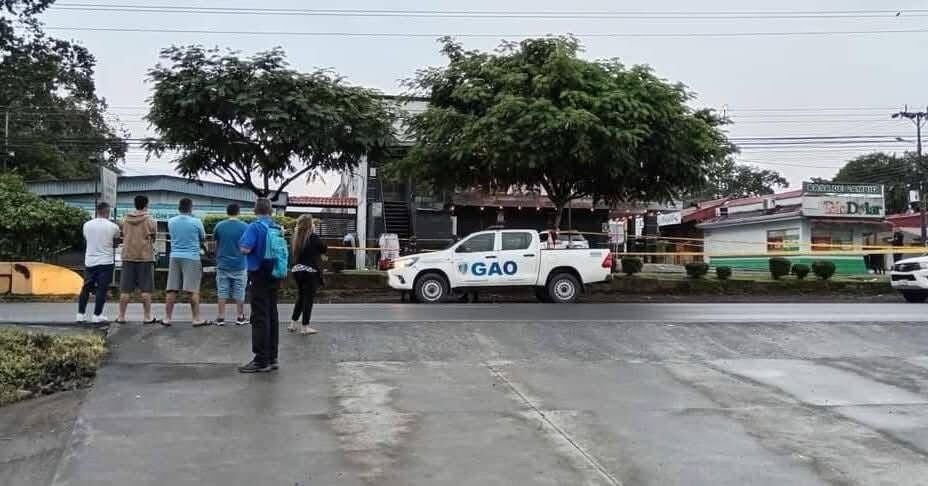 Pareja fue asesinada a balazos en las afueras de un bar