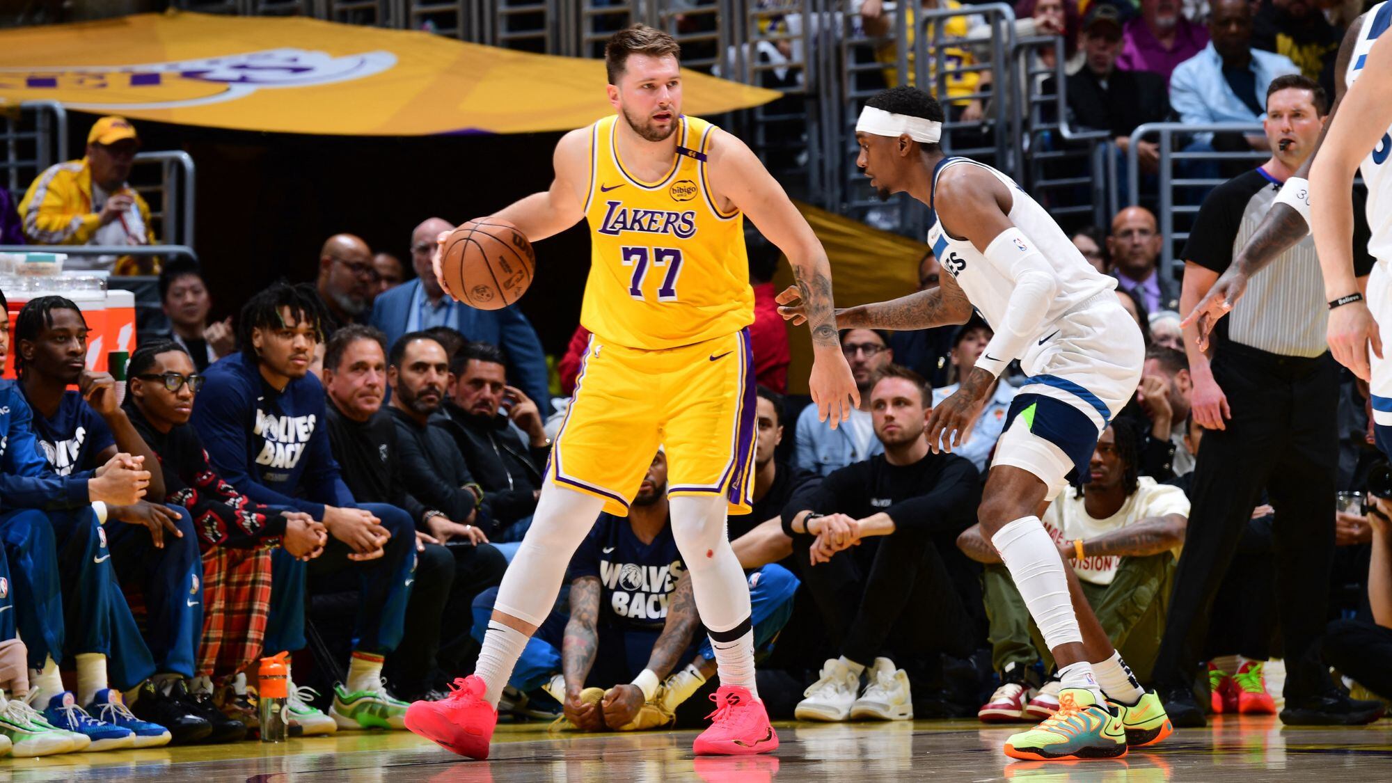 Luka Doncic rozó el triple doble ante los Timberwolves