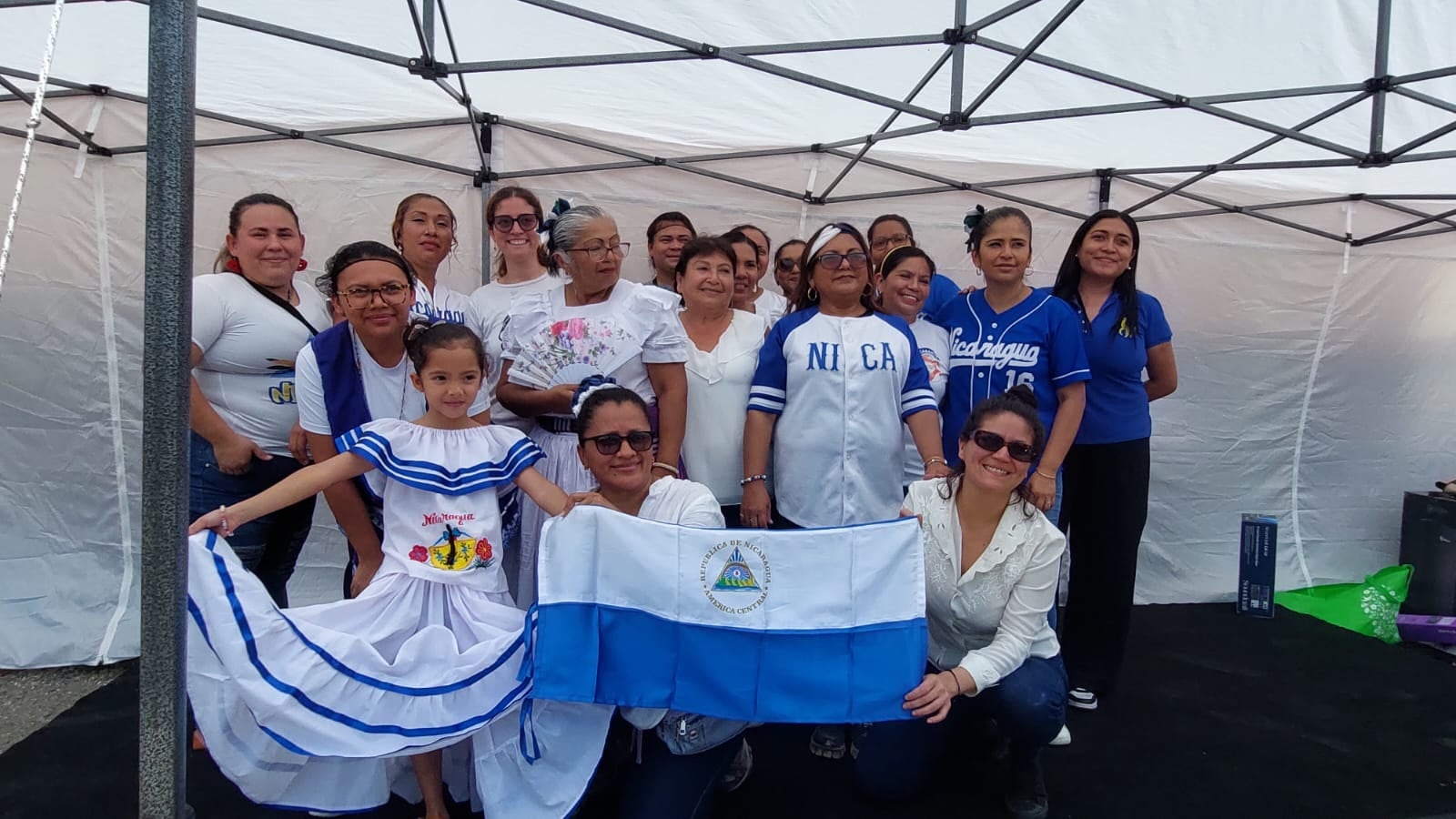 Doña Sofía Velásquez Joaquín tiene 63 años, su hija, María Mercado tiene 43. Ambas llegaron a Costa Rica el 18 de julio del 2018. Son emprendedoras y tienen un negocito de comida que se llama Variedades La Cocheña.