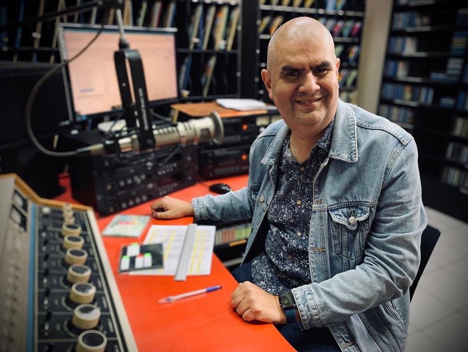 Fabián Aguilar, locutor y programador de radio Sinfonola 90.3 F.M.