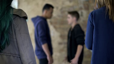 Video muestra cómo chiquito saca cuchillo para defenderse de compañerito afuera de colegio en Costa Rica