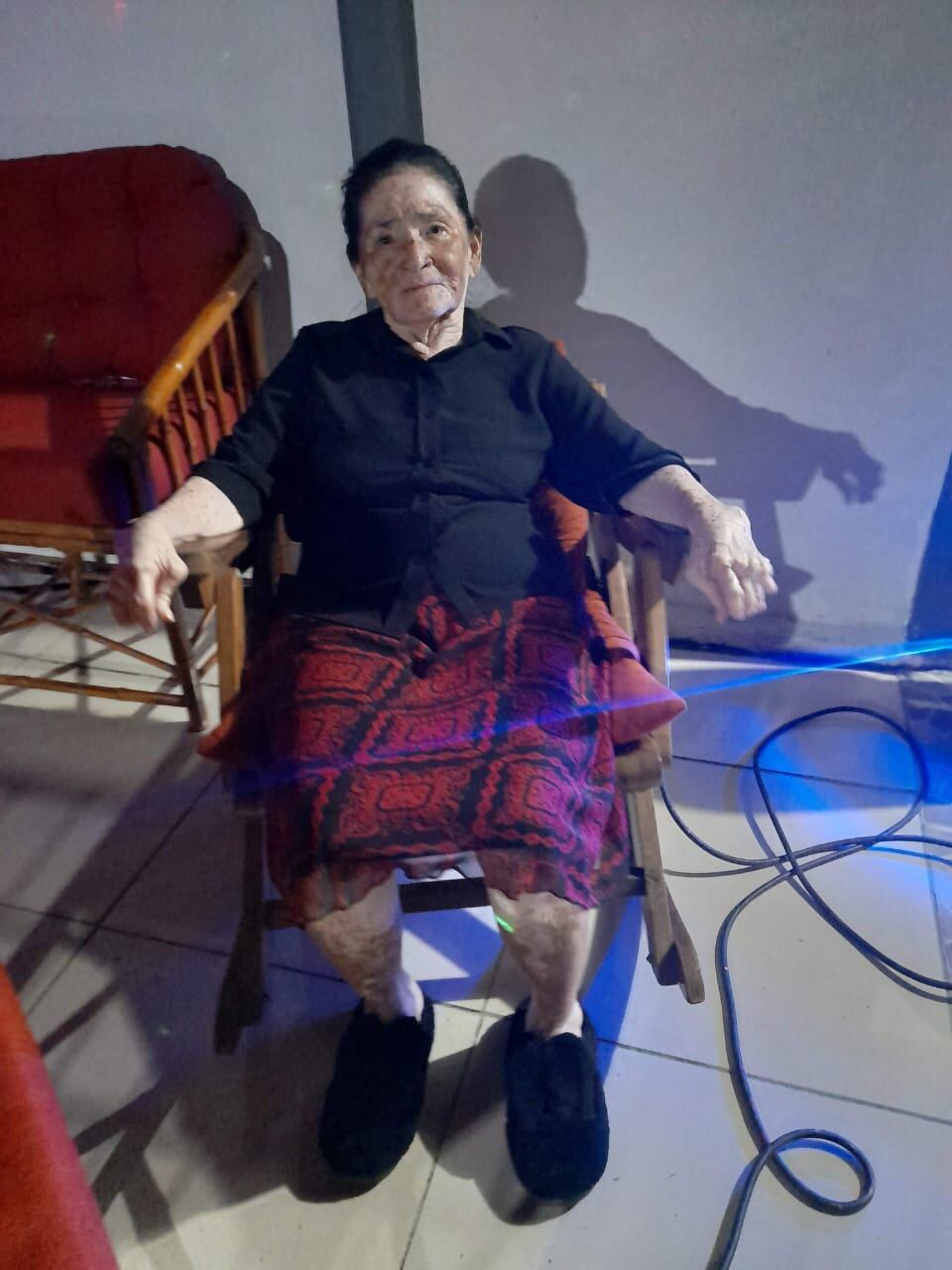 Doña Gladys Martínez está hospitalizada desde el jueves 11 de enero y aún no la operan de una fractura en el fémur.