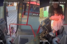 Niña de 2 años subió sola a un autobús sin que nadie se diera cuenta y todo quedó en impactante video