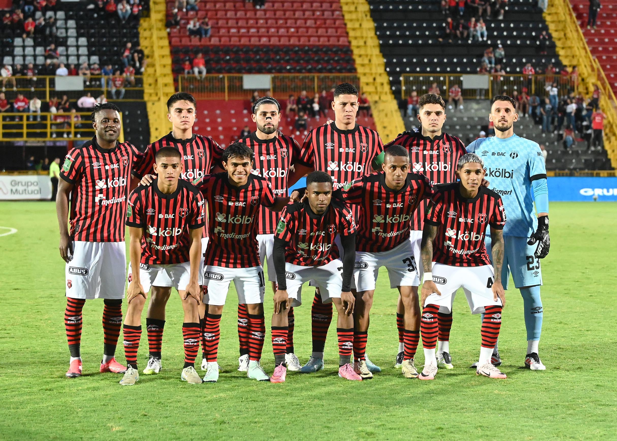 03 de agosto del 2025. Estadio Alejandro Morera Soto, Alajuela. 18:00 hrs. Jornada # 2 del Torneo de Apertura 2025 del Campeonato Nacional de Futbol de Primer División. La Liga Deportiva Alajuelense (LDA) enfrenta como local al Guadalupe F.C. En la foto: Ambiente previo al juego, técnicos de ambos equipos: Oscar Ramírez y Fernando Palomeque además de acciones durante el juego. Foto: Albert Marín.