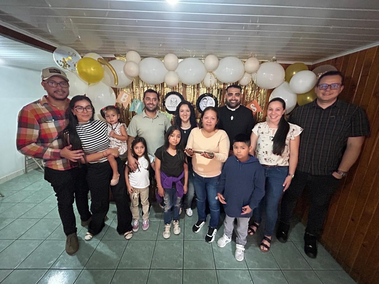 Yadira Maliaño y sus cuatro hijos ya habitan en su casa nueva de 88 metros cuadrados, con taller para su emprendimiento. Esta familia fue elegida directamente por el papa Francisco a principios del año pasado.