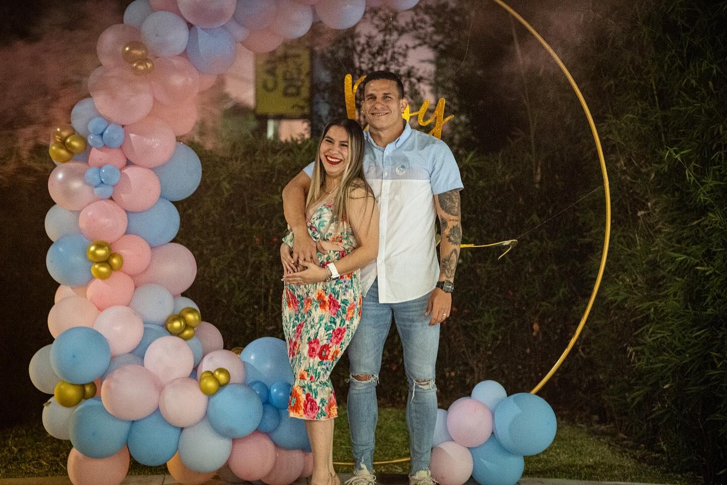 Luis Paradela no cabe de la contentera su etapa de futuro papá con su pareja Yennifer Herrera.