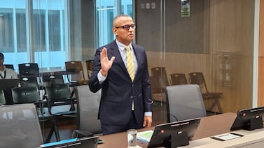 Periodista Alejandro Brokke podría demandar porque le amarraron el perro