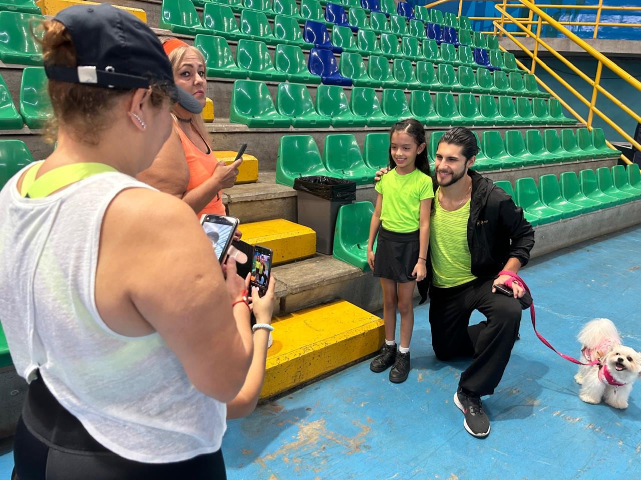 César Abarca fue una de las sensaciones en la clase de zumba de Toni Costa.