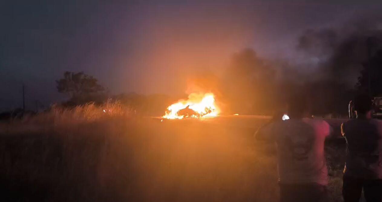 Dos personas mueren en carro quemado tras triple choque en Guanacaste. Foto cortesía.