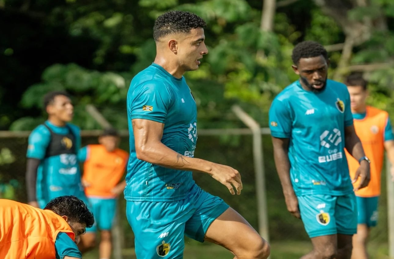 Daniel Chacón, defensa del Municipal Liberia.