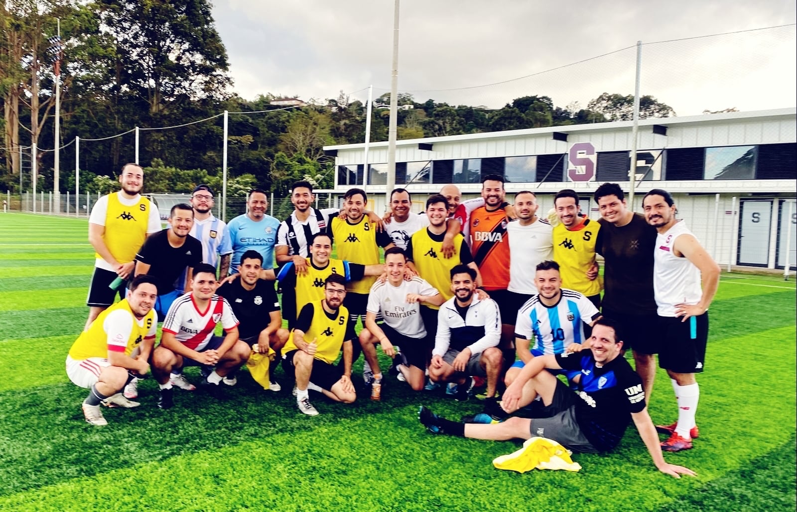 Algunos de los periodistas que cubren al Saprissa jugaron una mejenga en el Centro Deportivo Roberto "Beto" Fernández. Cortesía.