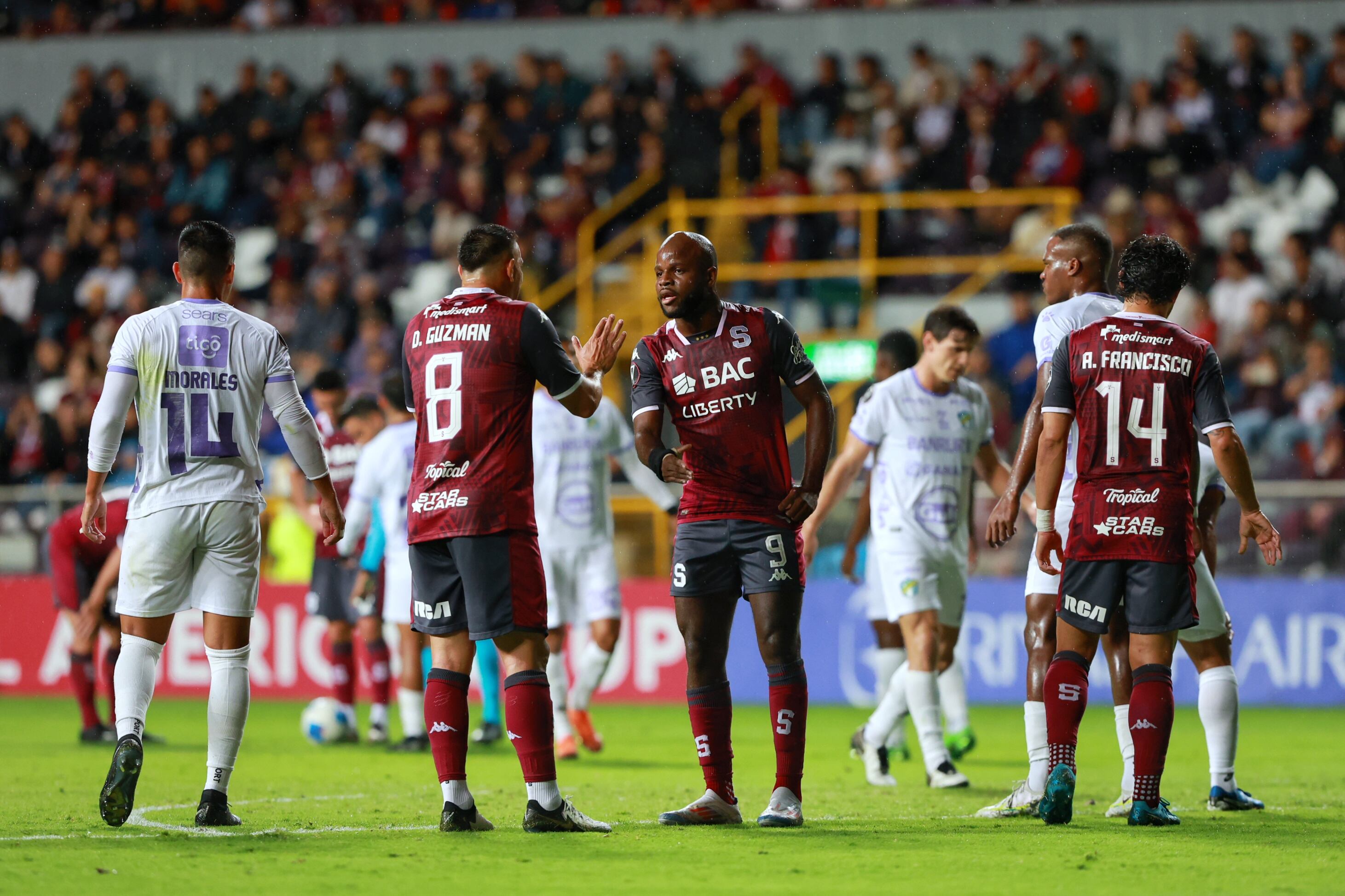 39/10/2024/ Juego entre Deportivo Saprissa vs Comunicaciones durante la Central American Cup en el estadio Ricardo Saprissa / foto John Durán