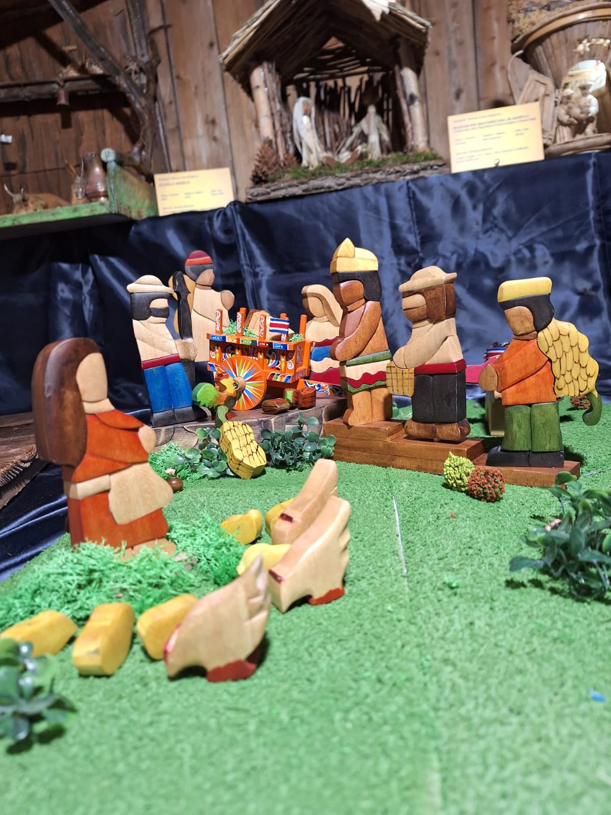 En el puro corazón y las raíces de Sarchí la artesana, Cinthya Soto Murillo, fabricó un pasito muy, pero muy a la tica el cual se exhibe en el puro corazón del Vaticano desde el pasado 8 de diciembre.