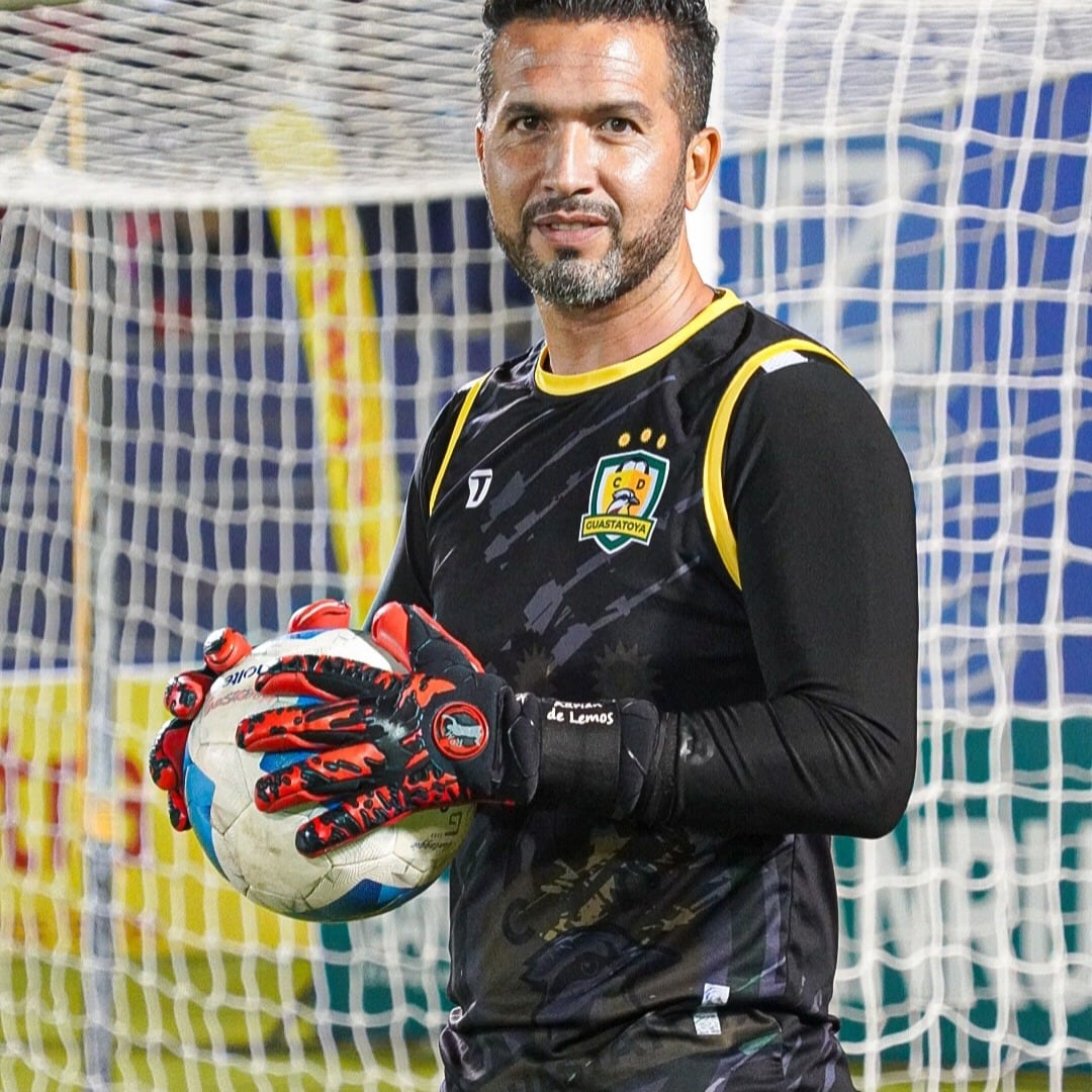 El portero costarricense Adrián de Lemos se retiró de las canchas, luego de 8 años de jugar en Guatemala. Cortesía.