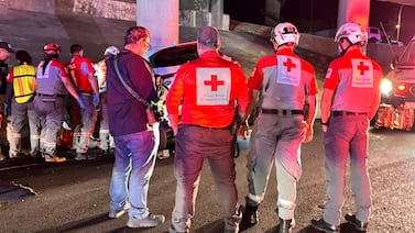 Accidente cerca del aeropuerto termina en tragedia: muchacho quedó prensado y el desenlace es devastador