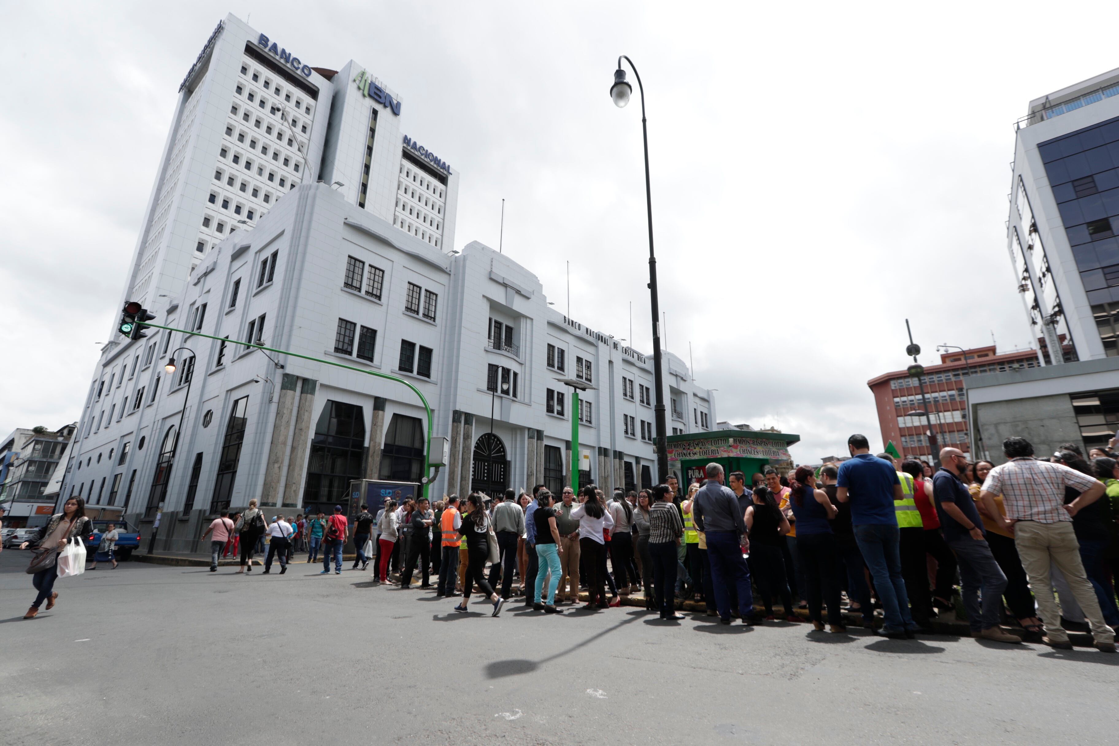 19/08/2019, San José, centro de San José, recorrido por el Banco Nacional, el Banco Central, el Banco de Costa Rica, Sucursal del Banco Popular y el Club Unión, para ver cómo se desarrolló el simulacro nacional de terremoto en estas instituciones. Fotografía José Cordero