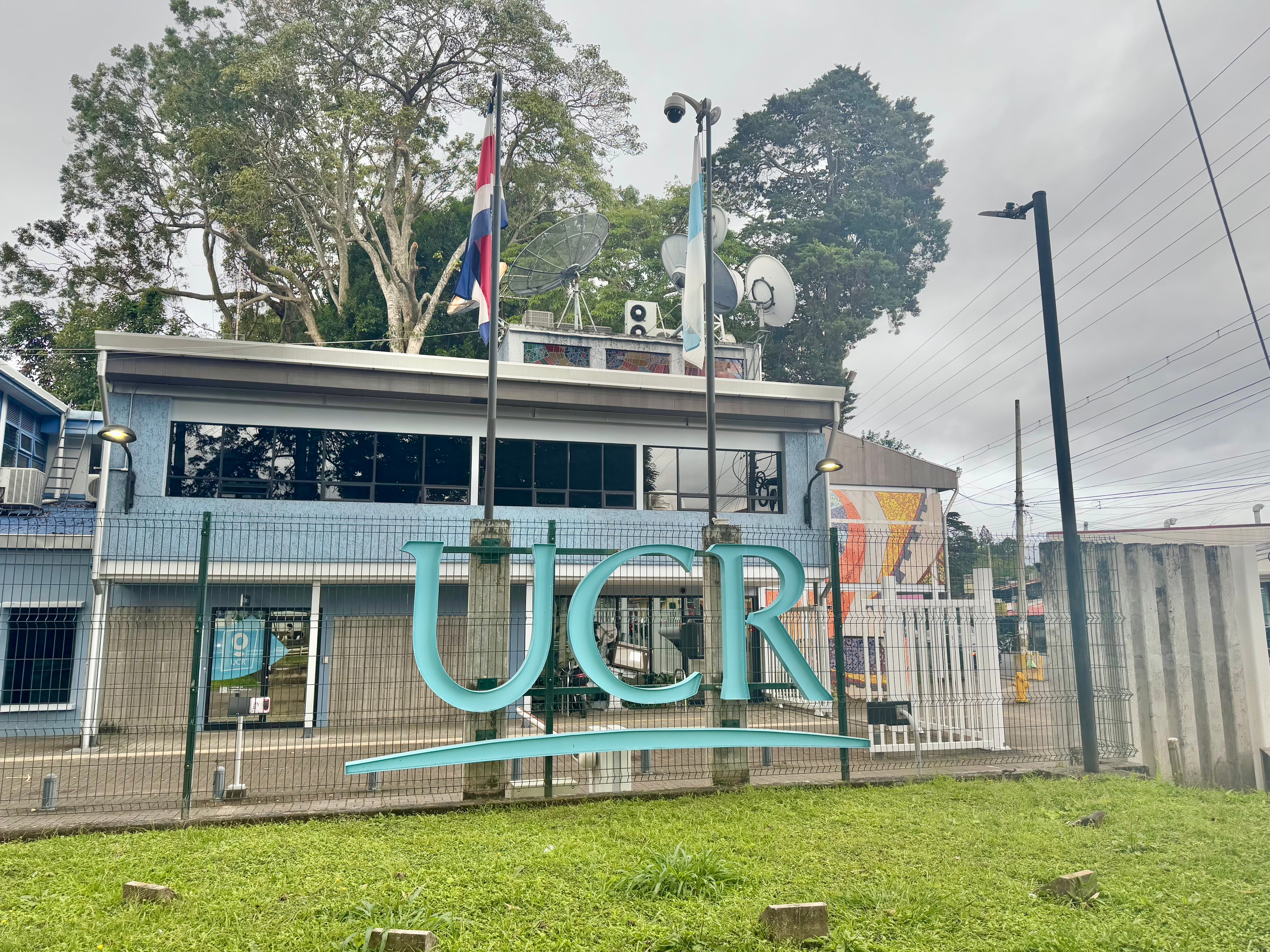 Fachada de la UCR
