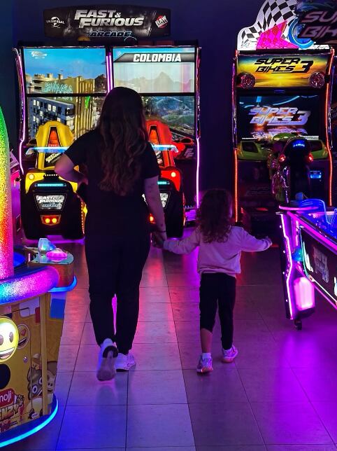 Choché Romano mostró a su hija Leah con su nueva "teacher niñera".