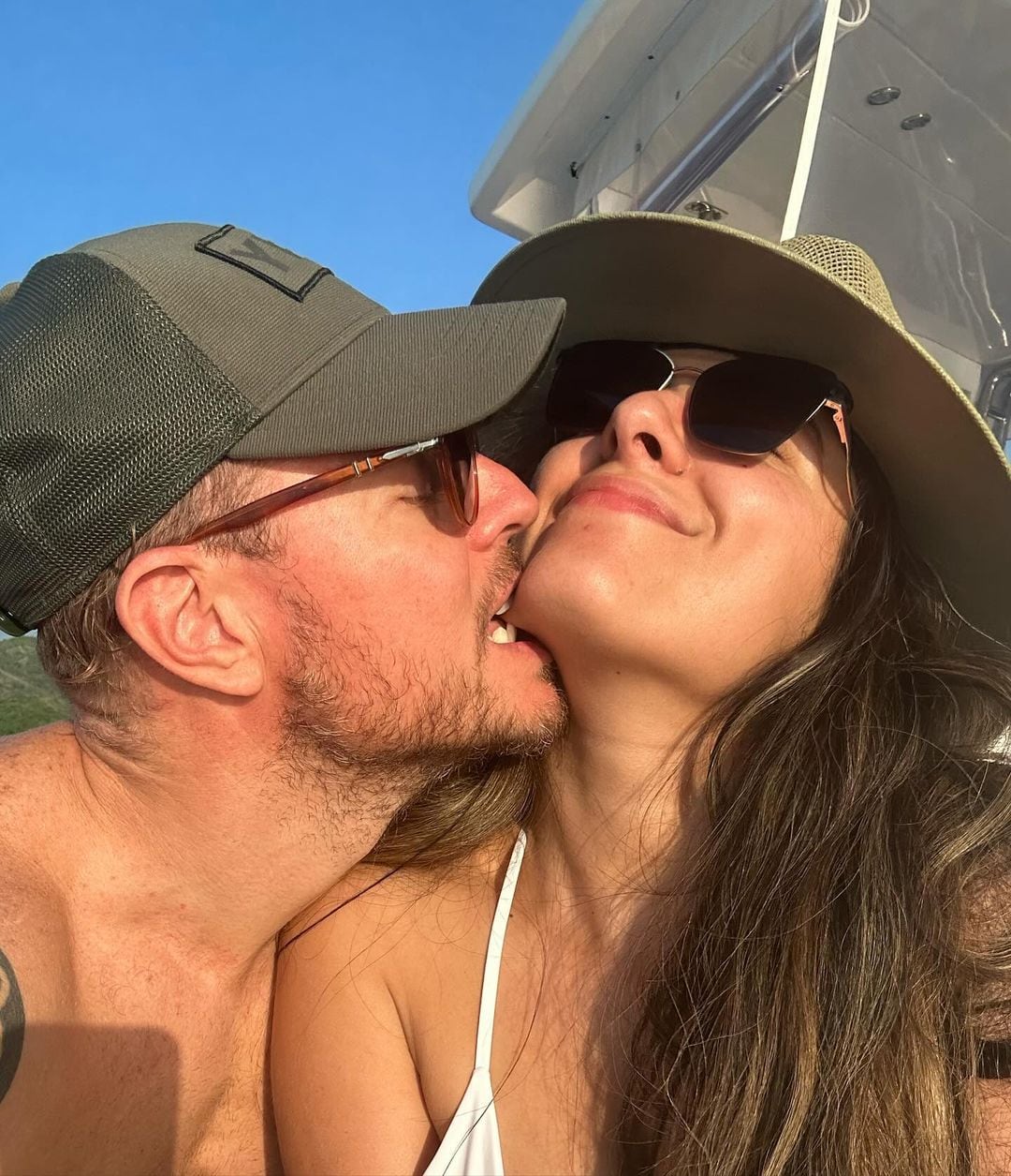 Mauricio Hoffmann y su novia María José Ulate