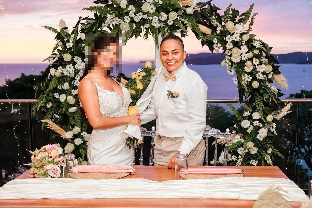 Emelda Leticia Rodríguez Rodríguez, de 40 años, la mujer asesinada dentro de un bar en barrio San Martín, Nicoya, Guanacaste estaba recién casada con una costarricense de 28 años. Foto: Tomada de redes sociales