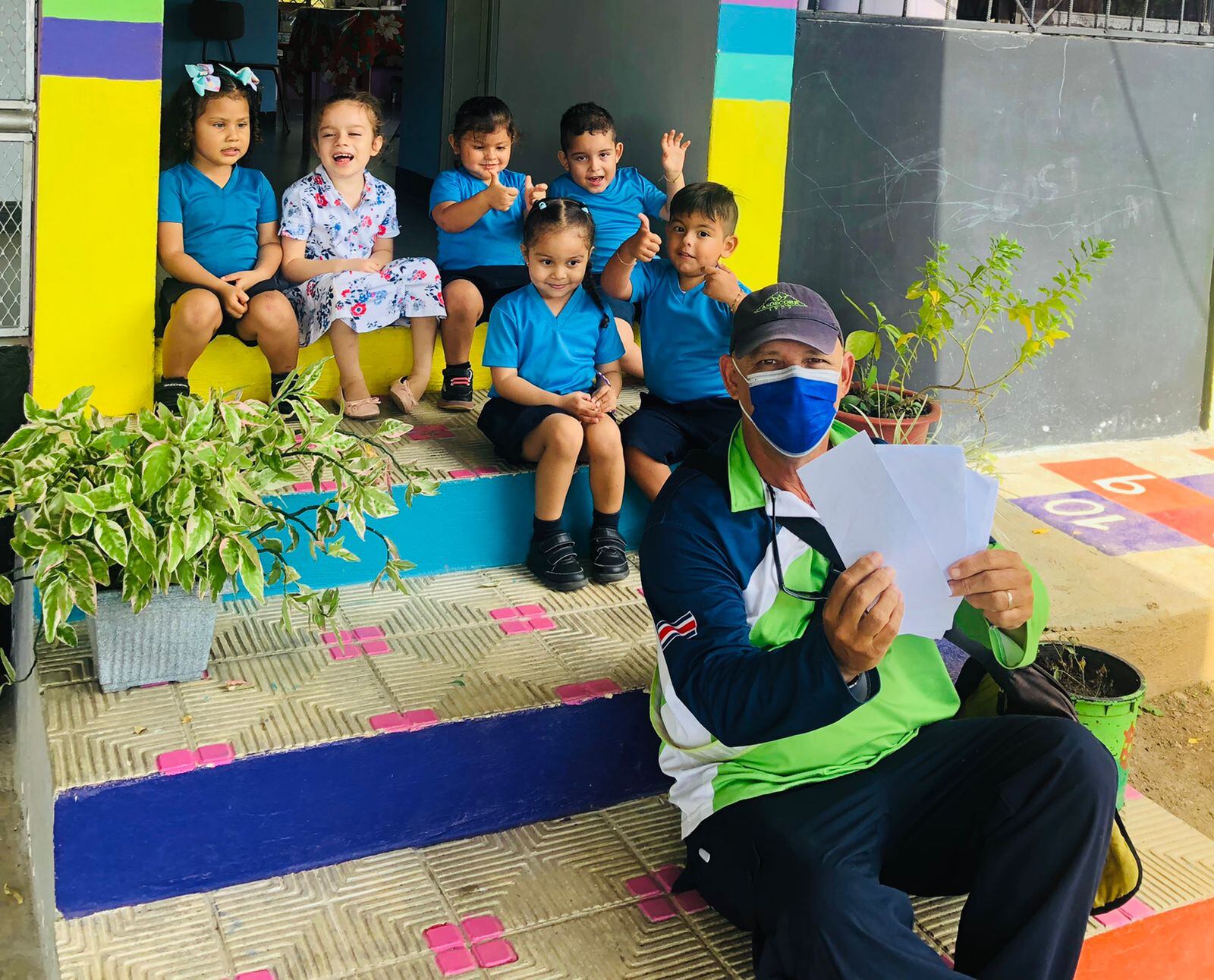 Treinta y cinco niños del Centro de Educación y Nutrición de Golfito (CEN-Golfito), cargados de ilusión y amor le hicieron una bella carta al Niñito Jesús y a Santa, con el fin de recibir regalitos esta Navidad.